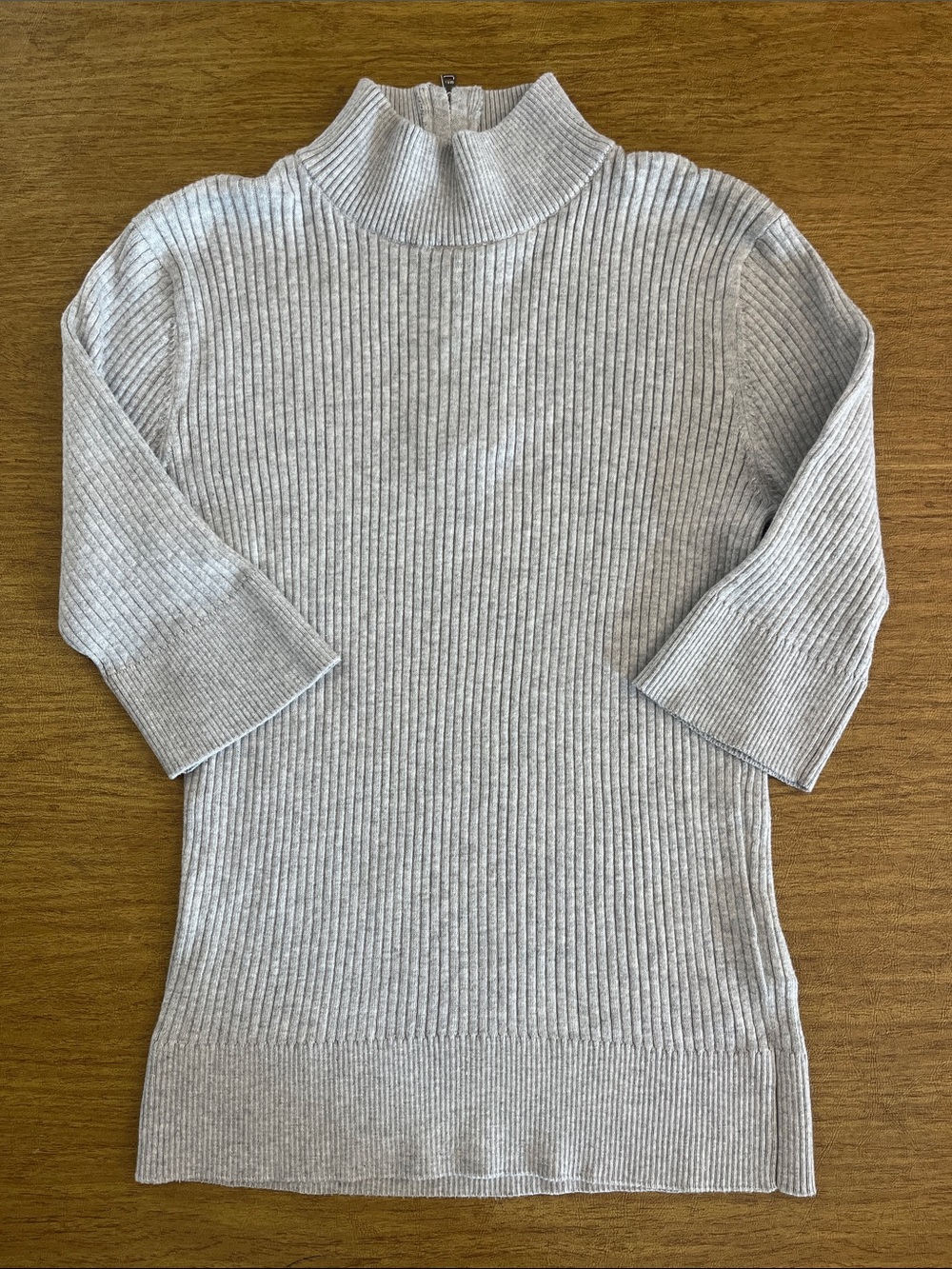 DKNY Light Gray Ribbed Mock Neck Short Sleeve Sweater, 1/4 Zipper Back, Sz M